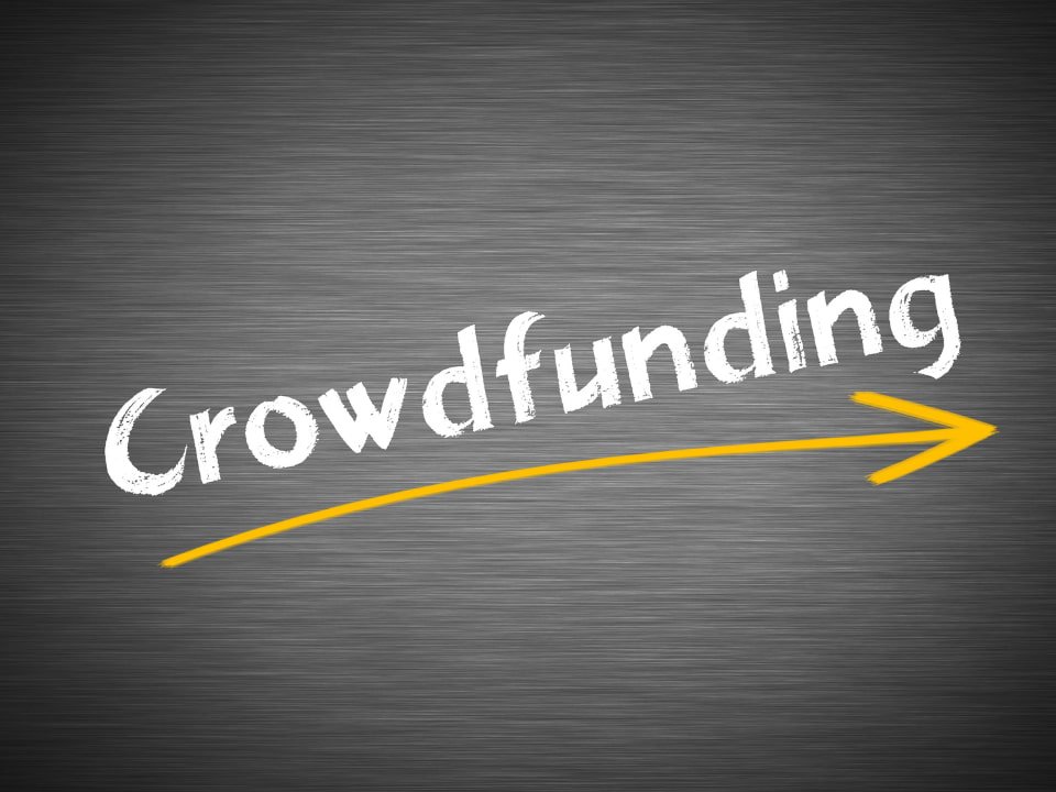 crowdfunding avec une flèche qui souligne